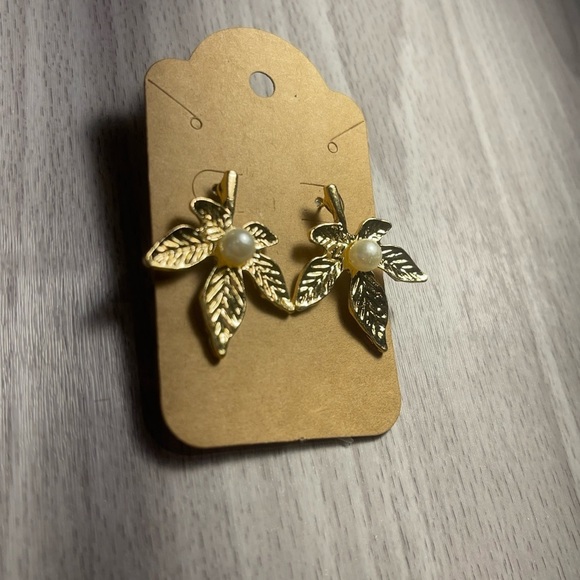 GOLD Tone Based Metal Pearl Accented Leaf Design Drop Post Stud Earrings - Picture 3 of 5